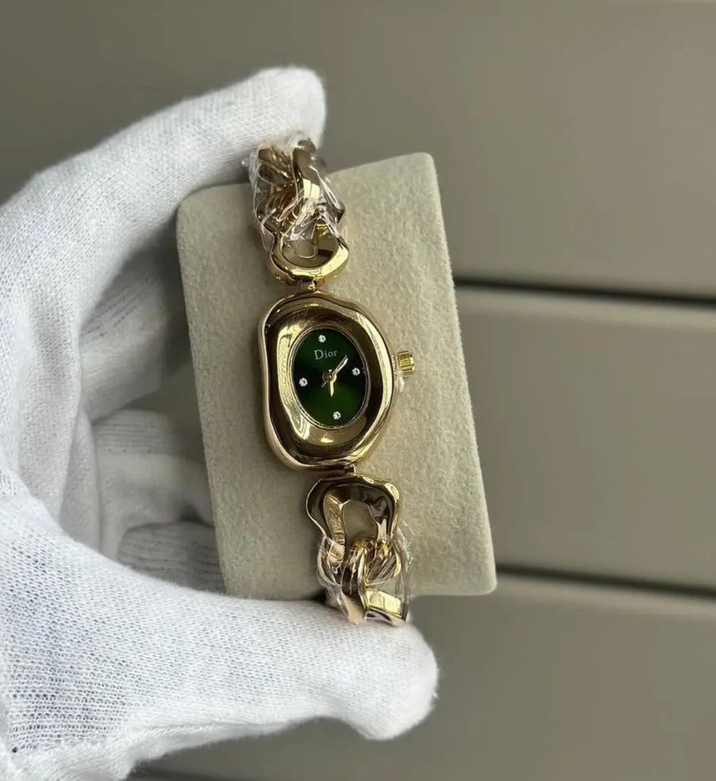 Emerald Noir Élégance